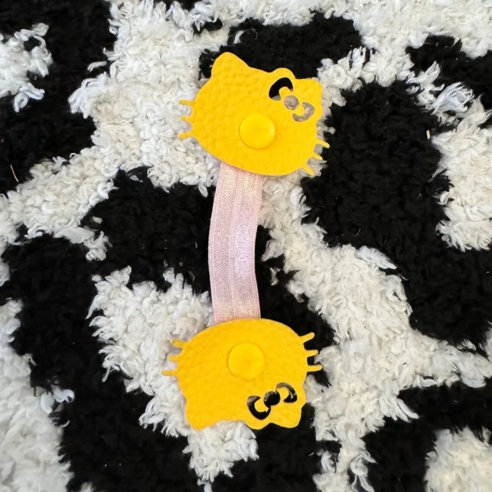 Yellow hello kitty wire holder Clip
